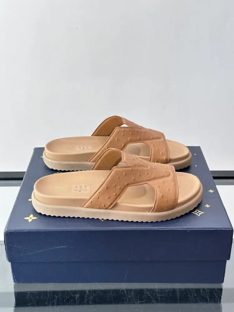 Louis Vuitton — Шльопанці чоловічі
