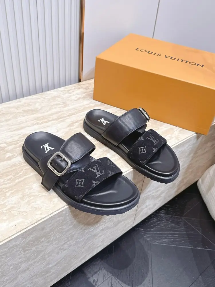 Louis Vuitton — Шльопанці чоловічі