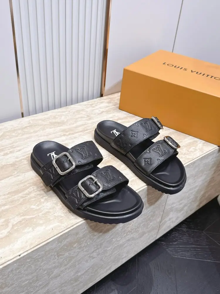 Louis Vuitton — Шльопанці чоловічі