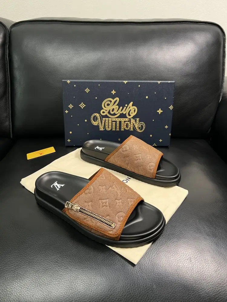 Louis Vuitton — Шльопанці чоловічі
