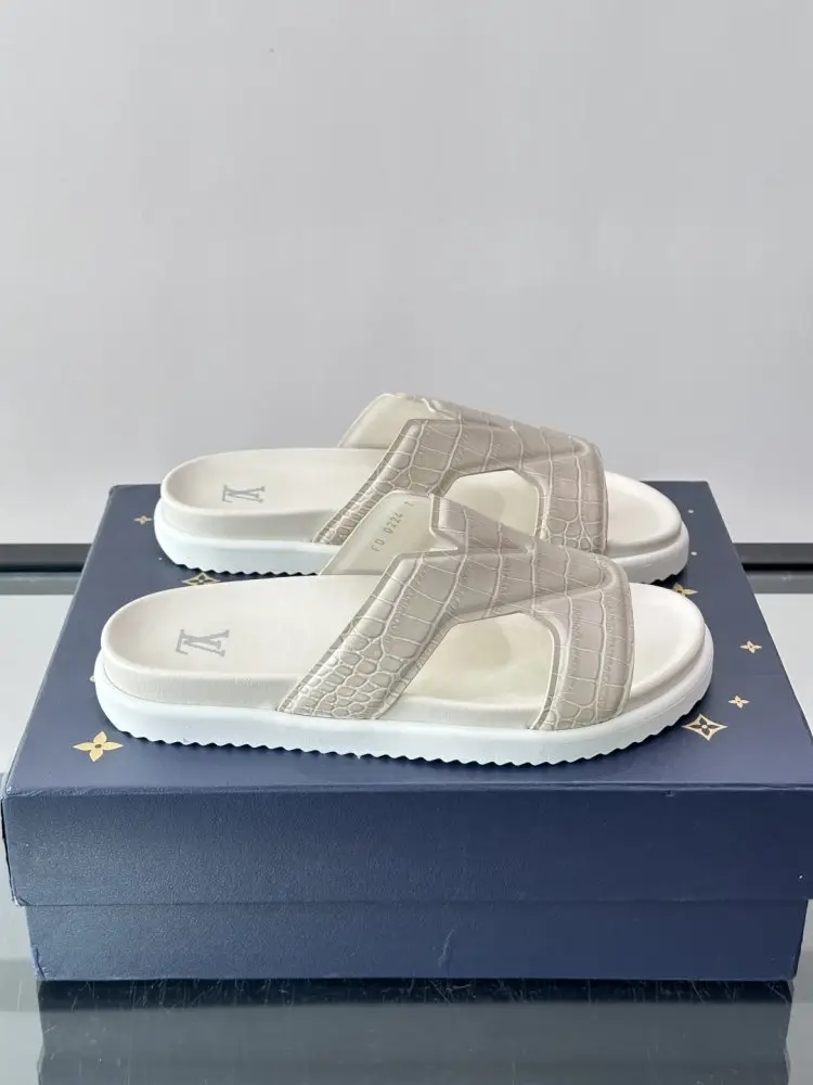 Louis Vuitton — Шльопанці чоловічі