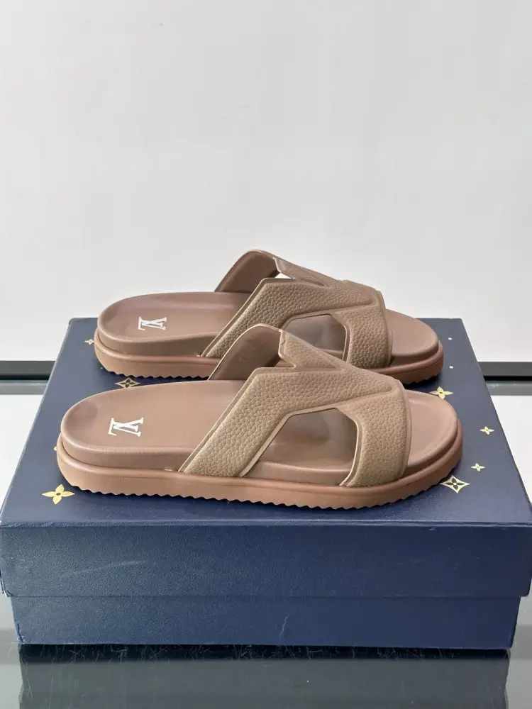 Louis Vuitton — Шльопанці чоловічі