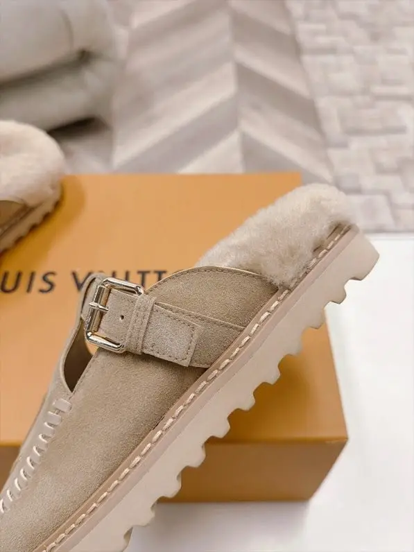 Louis Vuitton Шлепанцы женские — Фото 3