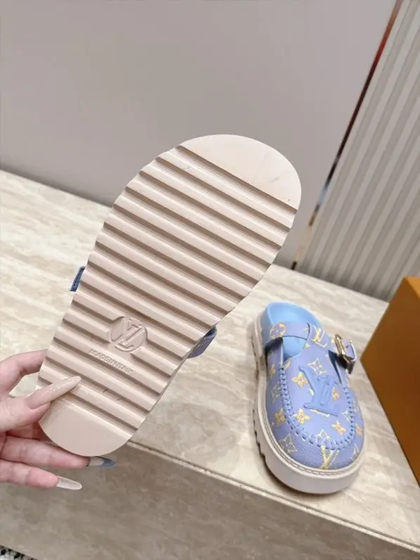 Louis Vuitton Шлепанцы женские — Фото 5