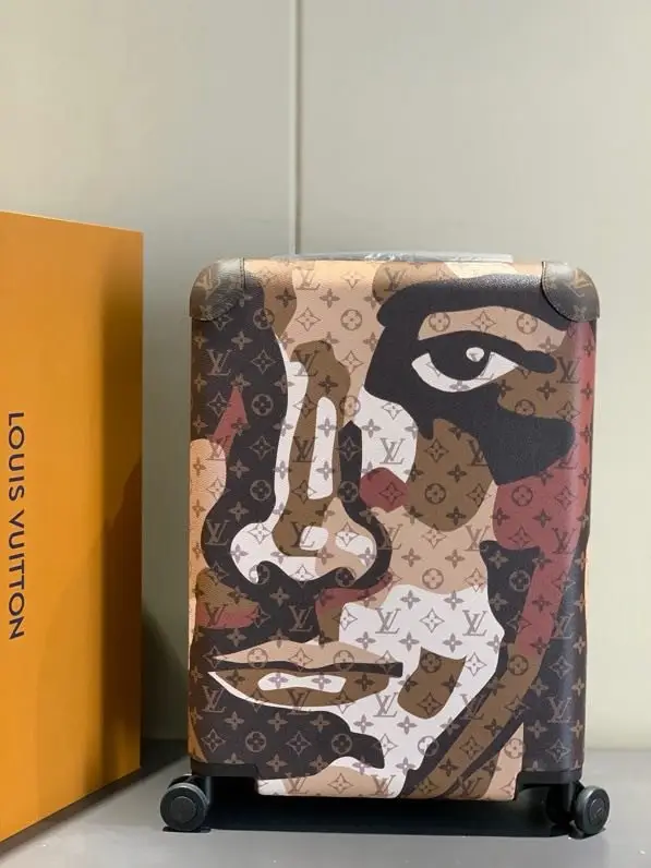 Louis Vuitton — Suitcase Horizon 50 for manual luggage 36х50х18 cm