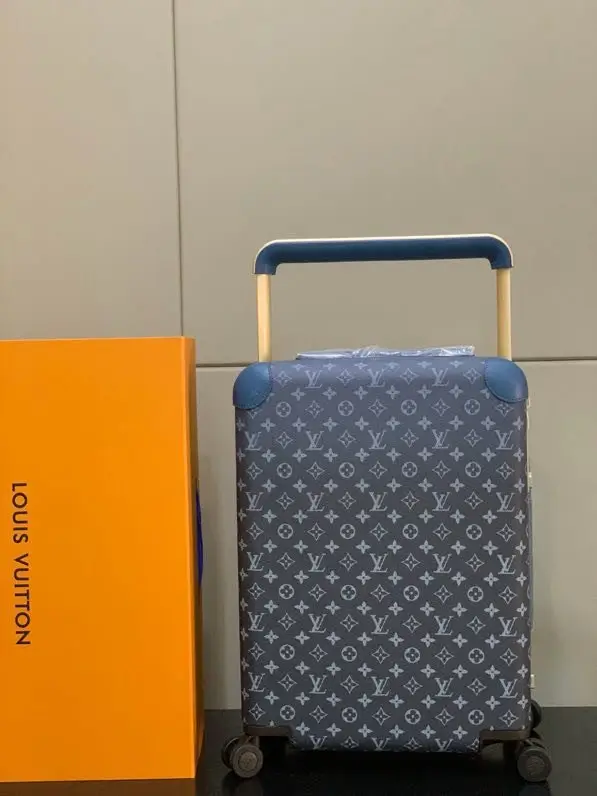Louis Vuitton — Suitcase Horizon 50 for manual luggage 36х50х18 cm