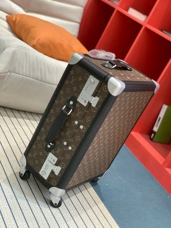 Louis Vuitton Suitcase Rolling Trunk for manual luggage 39 x 55 x 21 cm — Photo 3