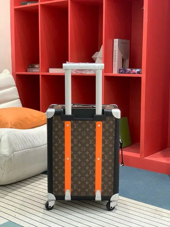 Louis Vuitton Suitcase Rolling Trunk for manual luggage 39 x 55 x 21 cm — Photo 4