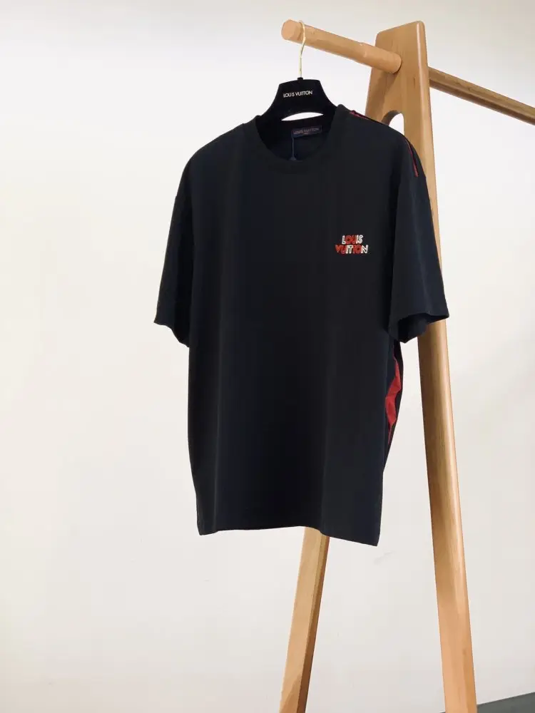 Louis Vuitton T-shirt men's — Photo 1