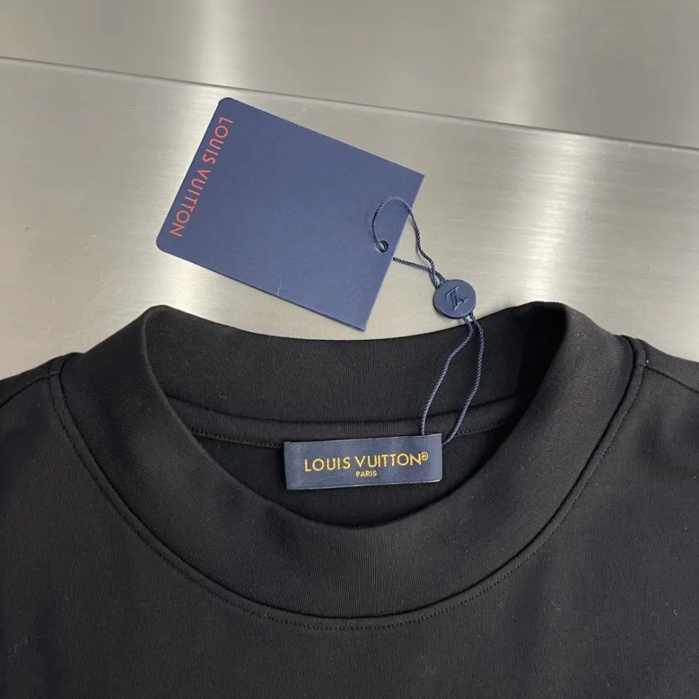 Louis Vuitton T-shirt men's — Photo 3