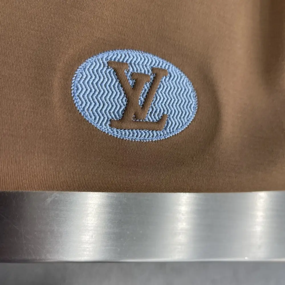 Louis Vuitton T-shirt men's — Photo 4