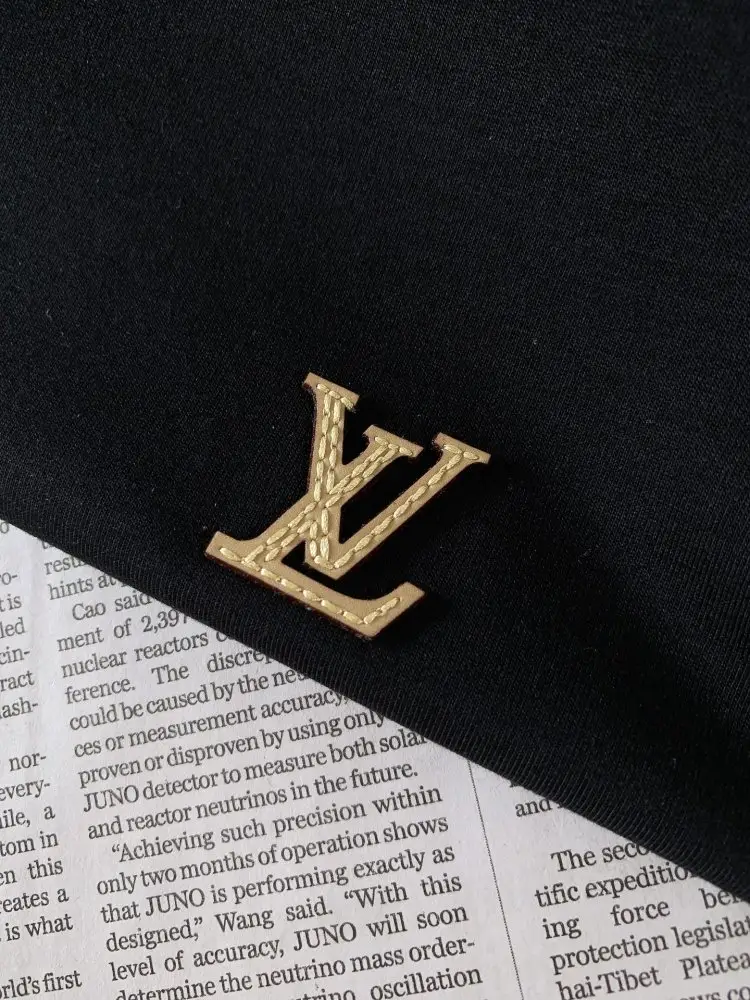Louis Vuitton T-shirt men's — Photo 5
