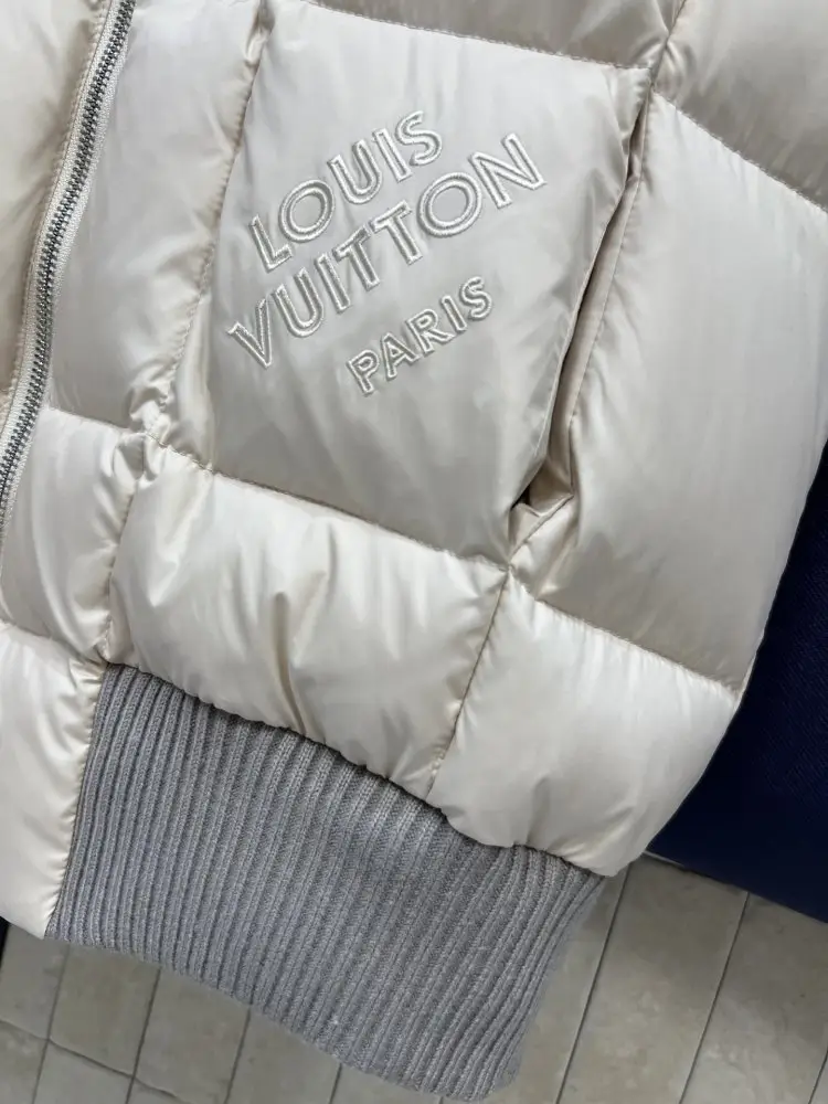 Louis Vuitton Жилетка жіноча — Фото 5