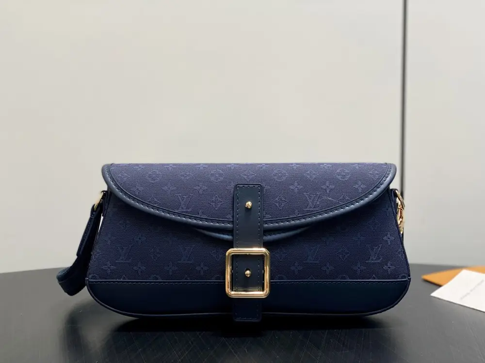 Louis Vuitton — Винтажная джинсовая сумка багет 26 см
