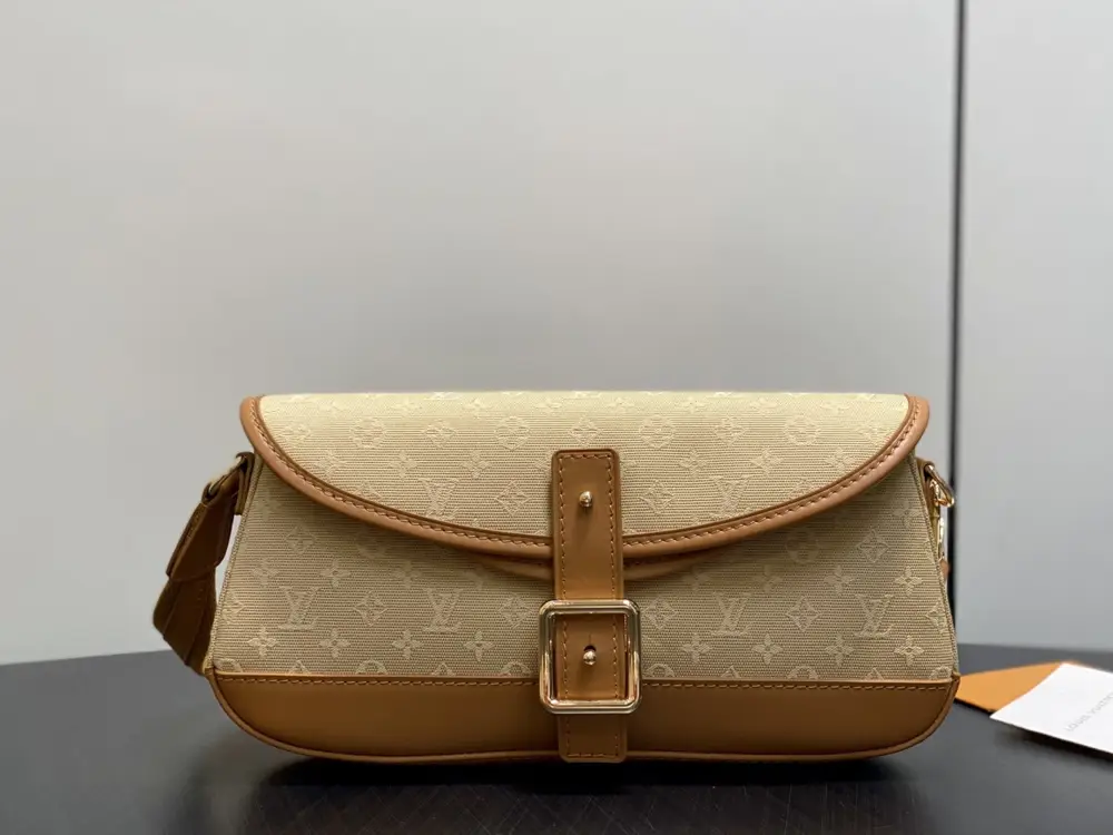 Louis Vuitton — Винтажная джинсовая сумка багет 26 см