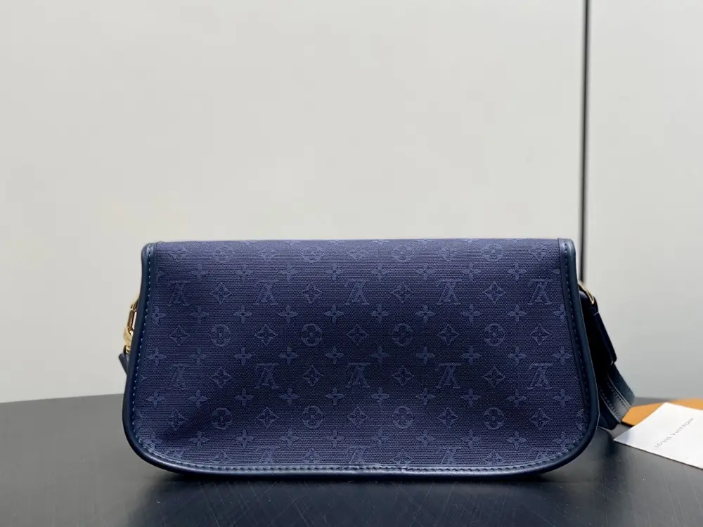 Louis Vuitton Вінтажна джинсова сумка багет 26 см — Фото 3