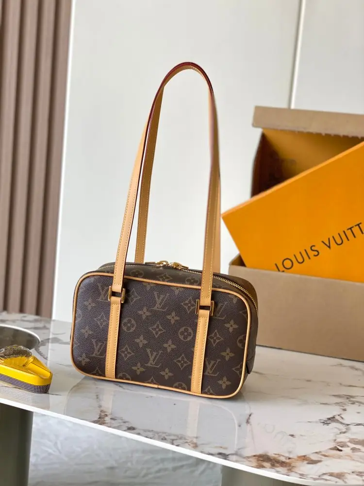 Louis Vuitton Vintage handbag Cite 26 cm — Photo 3