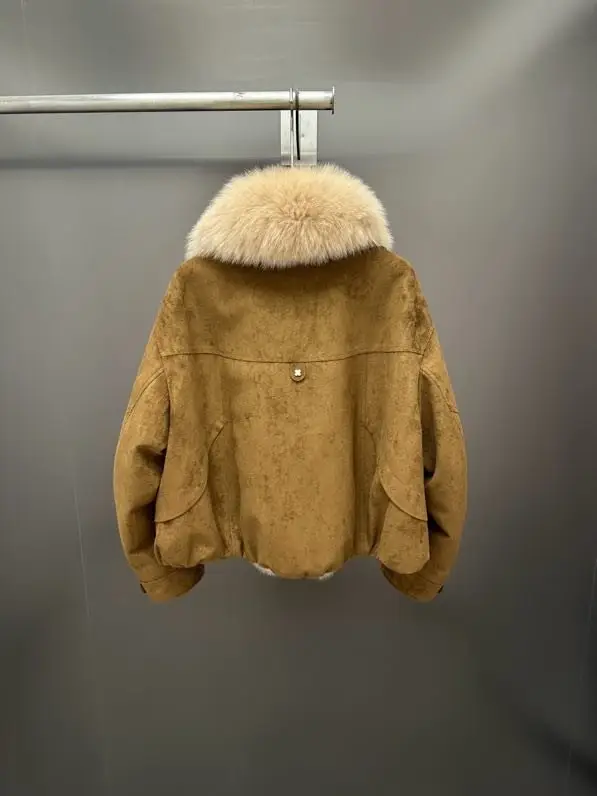 Louis Vuitton Winter women's jacket on feathers and fox fur — Photo 4