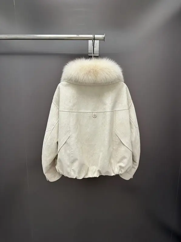 Louis Vuitton Winter women's jacket on feathers and fox fur — Photo 4