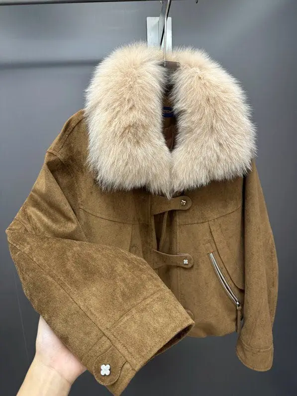 Louis Vuitton Winter women's jacket on feathers and fox fur — Photo 5