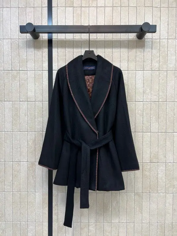 Louis Vuitton — Wool coat secondary length