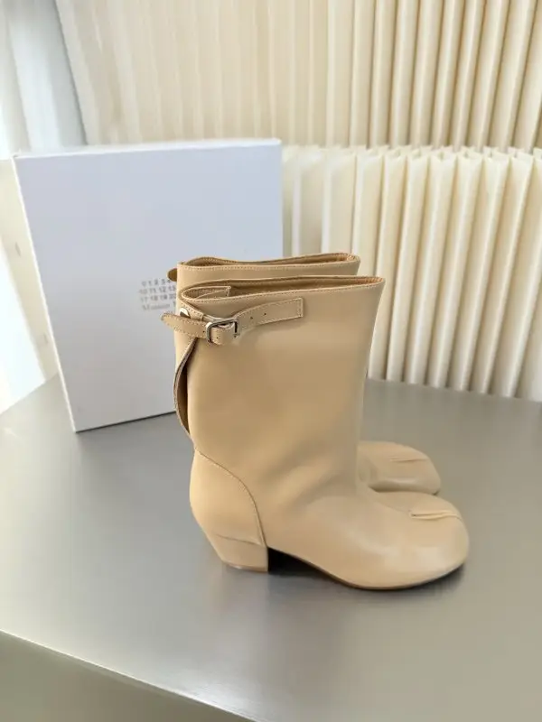 Maison Margiela MM6 Ботильоны с разделенным носком на каблуке — Фото 2
