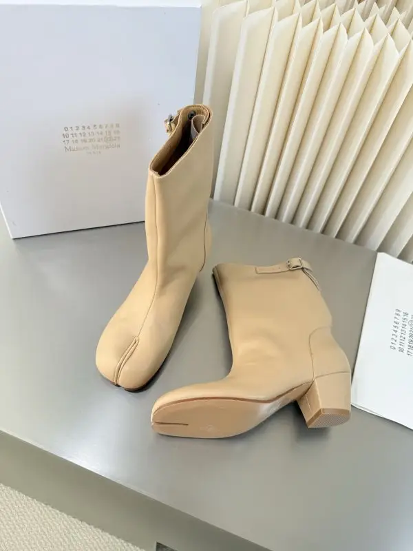 Maison Margiela MM6 Ботильоны с разделенным носком на каблуке — Фото 3