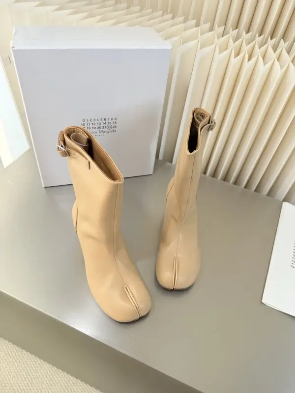 Maison Margiela MM6 Ботильоны с разделенным носком на каблуке — Фото 4