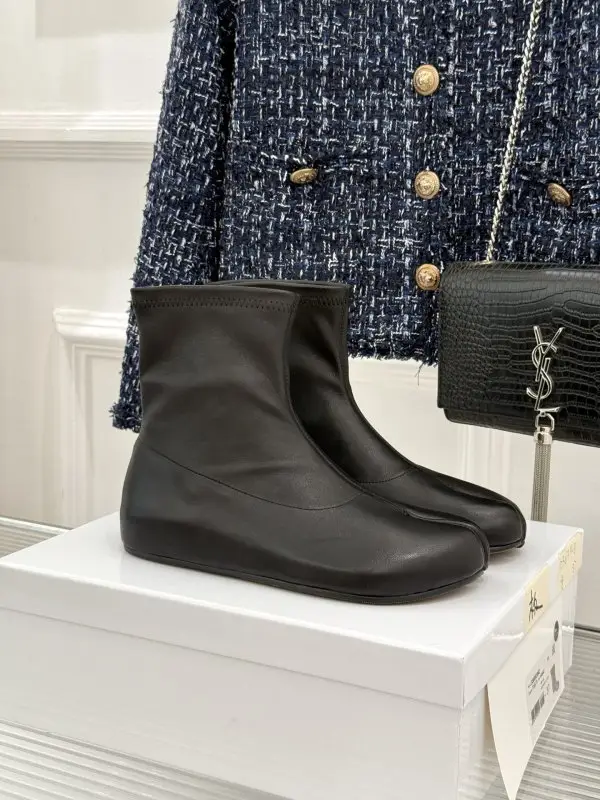 Maison Margiela MM6 — Ботильйони з роздільним носком і еластичним халявою