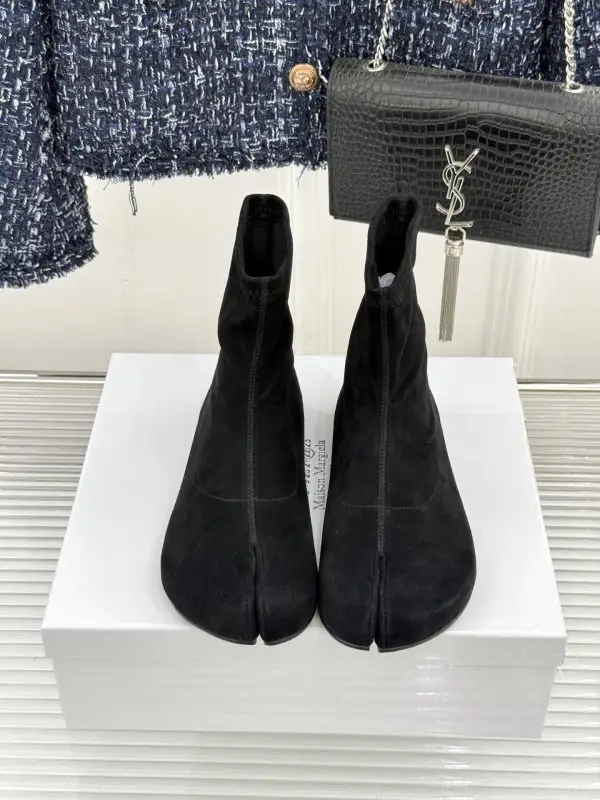 Maison Margiela MM6 Ботильоны с раздельным носком и эластичным голенищем — Фото 4