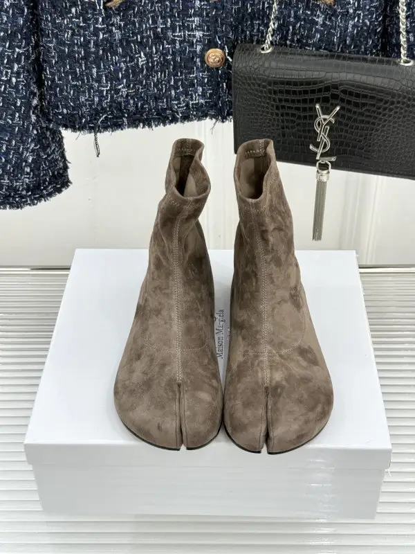 Maison Margiela MM6 Ботильоны с раздельным носком и эластичным голенищем — Фото 4