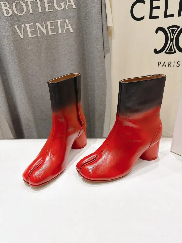 Maison Margiela MM6 Ботильоны с раздельным носком и массивным каблуком — Фото 1