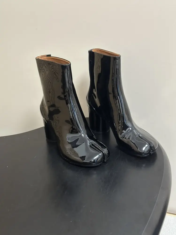 Maison Margiela MM6 — Ankle boots from split the toe and massive heel