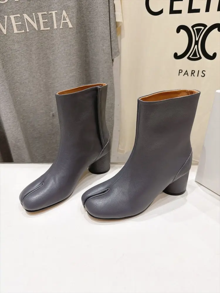 Maison Margiela MM6 — Ботильоны с раздельным носком и массивным каблуком