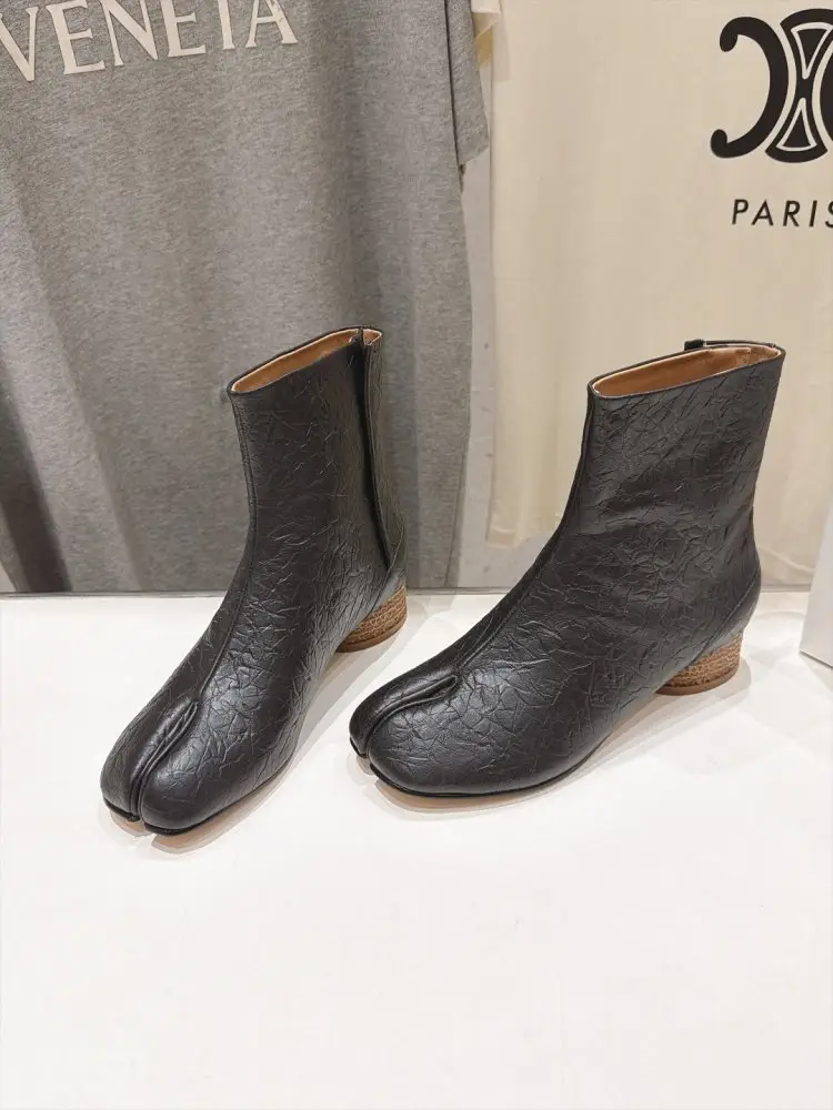 Maison Margiela MM6 Ботильоны с раздельным носком и массивным каблуком — Фото 1