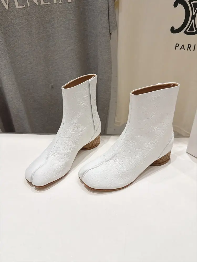 Maison Margiela MM6 Ботильйони з роздільним носком і масивним каблуком — Фото 1