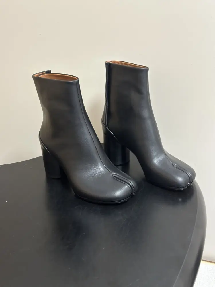 Maison Margiela MM6 — Ankle boots from split the toe and massive heel