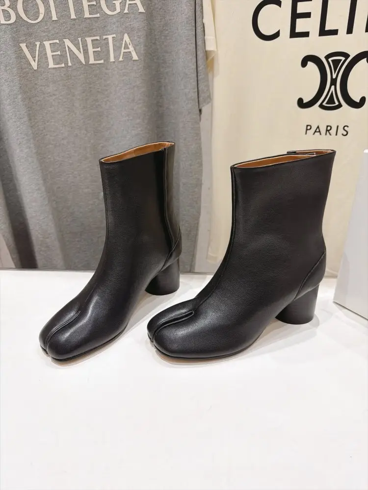 Maison Margiela MM6 — Ботильоны с раздельным носком и массивным каблуком