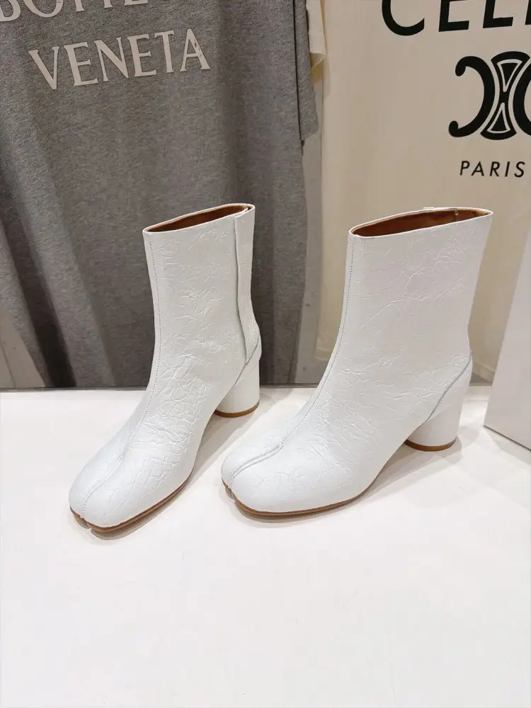 Maison Margiela MM6 Ankle boots from split the toe and massive heel — Photo 1