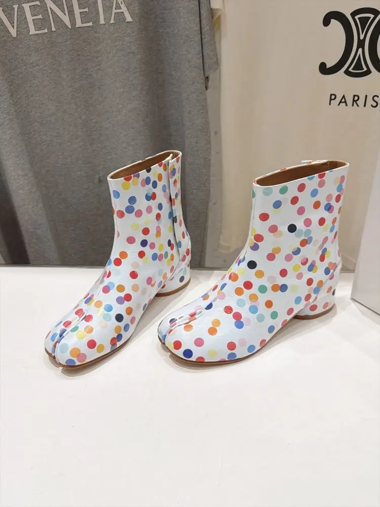 Maison Margiela MM6 — Ankle boots from split the toe and massive heel