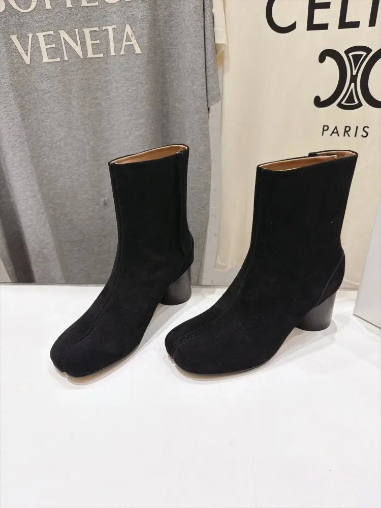 Maison Margiela MM6 — Ankle boots from split the toe and massive heel