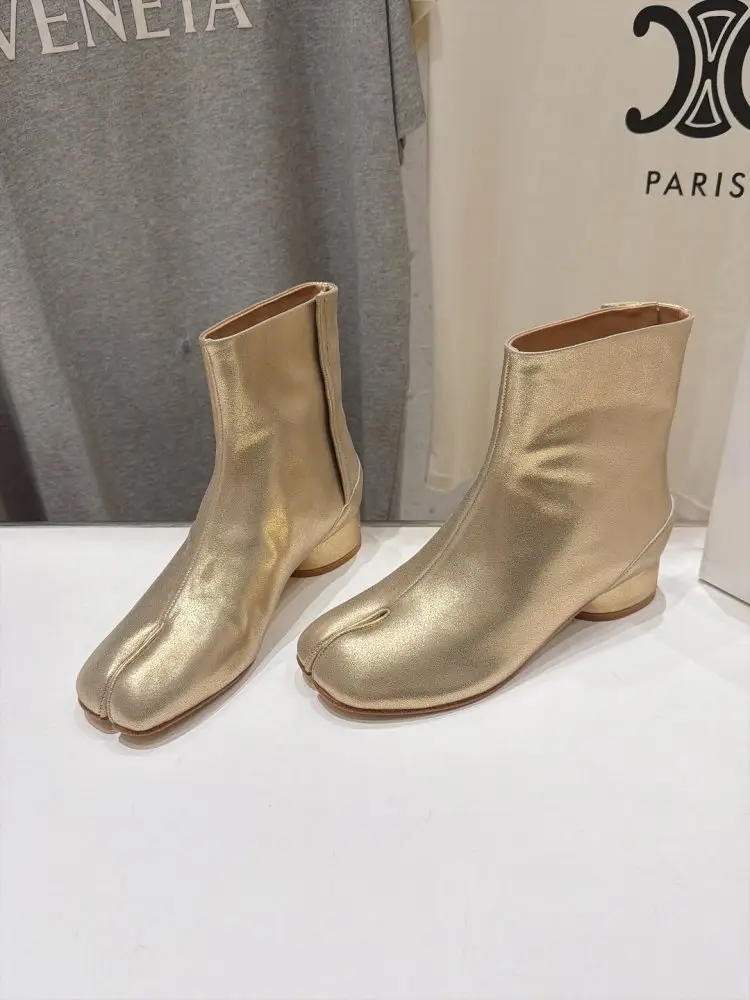 Maison Margiela MM6 — Ankle boots from split the toe and massive heel