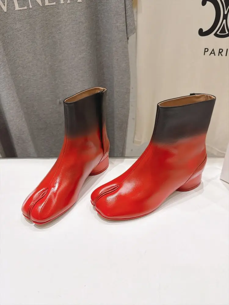 Maison Margiela MM6 — Ankle boots from split the toe and massive heel