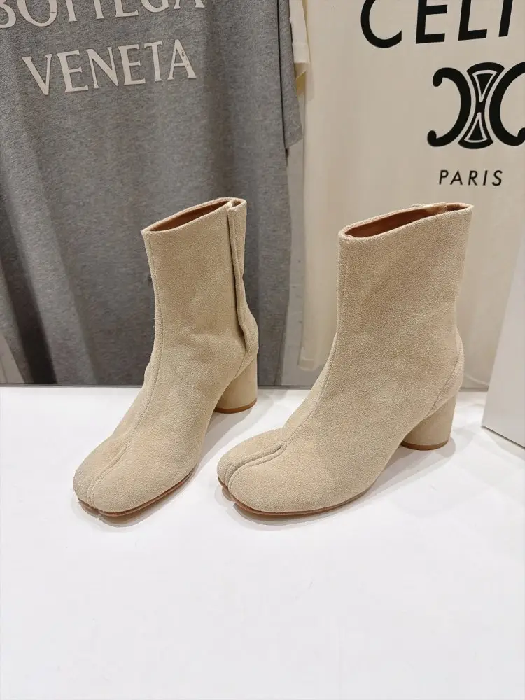 Maison Margiela MM6 — Ankle boots from split the toe and massive heel