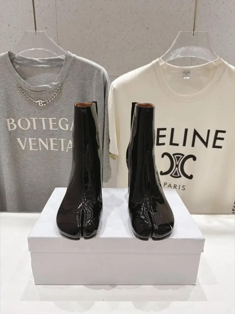 Maison Margiela MM6 Ботильоны с раздельным носком и массивным каблуком — Фото 2