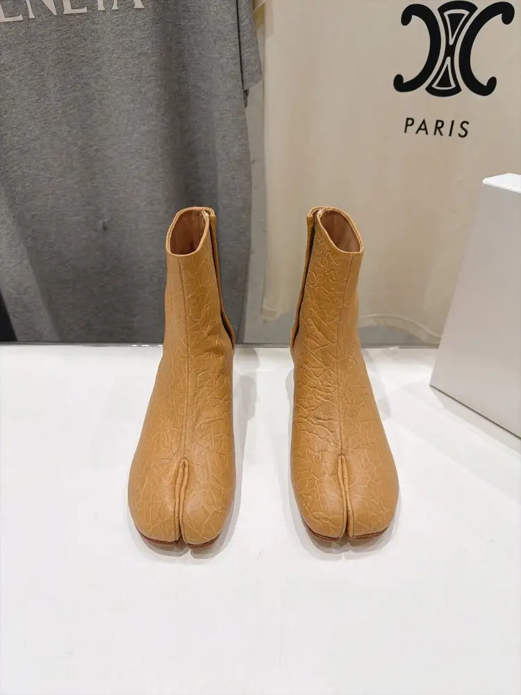Maison Margiela MM6 Ботильоны с раздельным носком и массивным каблуком — Фото 2