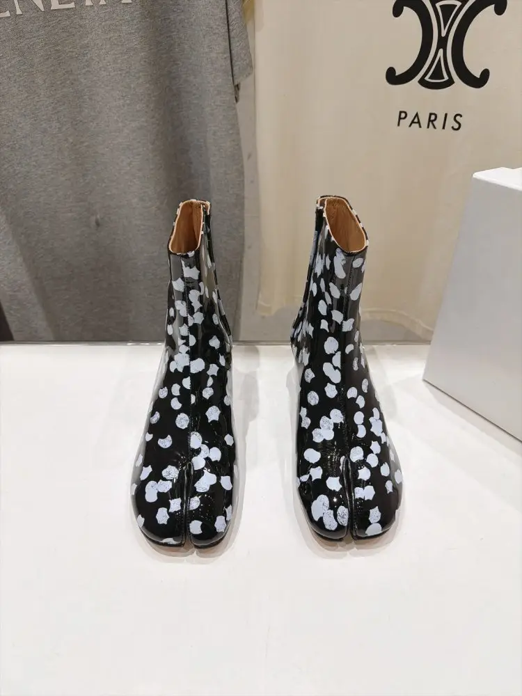 Maison Margiela MM6 Ботильоны с раздельным носком и массивным каблуком — Фото 2