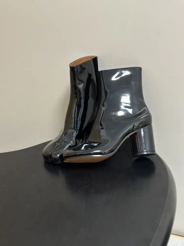 Maison Margiela MM6 Ботильоны с раздельным носком и массивным каблуком — Фото 2