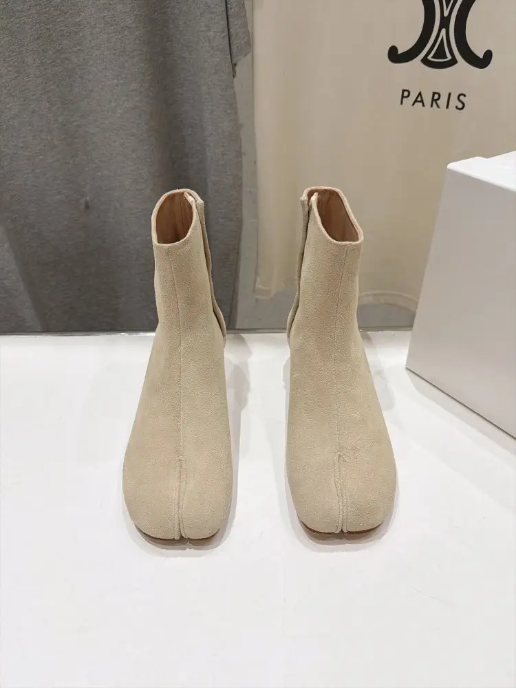 Maison Margiela MM6 Ботильоны с раздельным носком и массивным каблуком — Фото 2