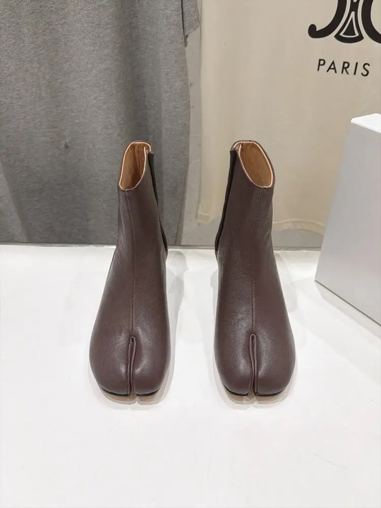 Maison Margiela MM6 Ботильоны с раздельным носком и массивным каблуком — Фото 2